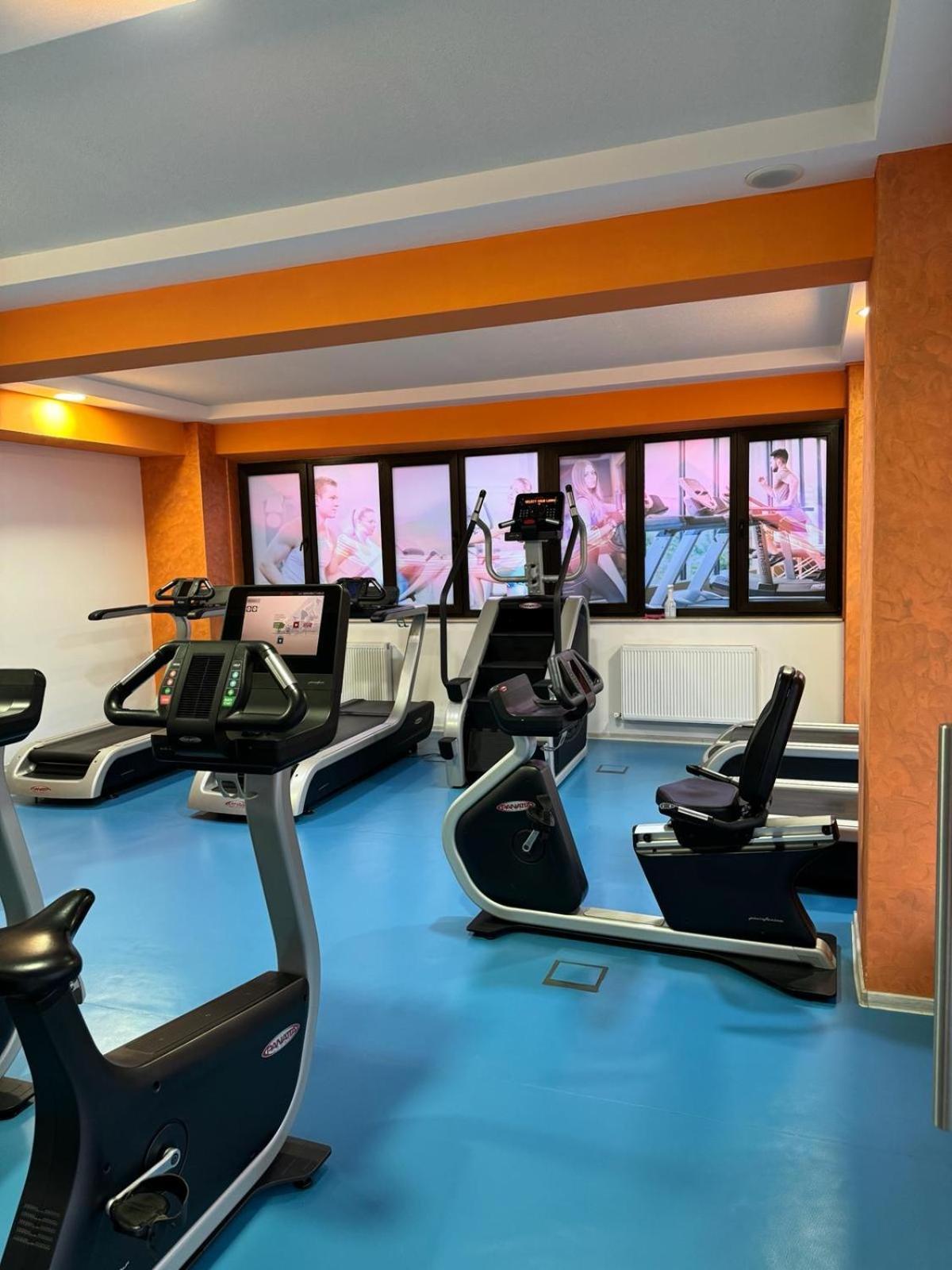 Luxury Young Residence Iasi Ngoại thất bức ảnh